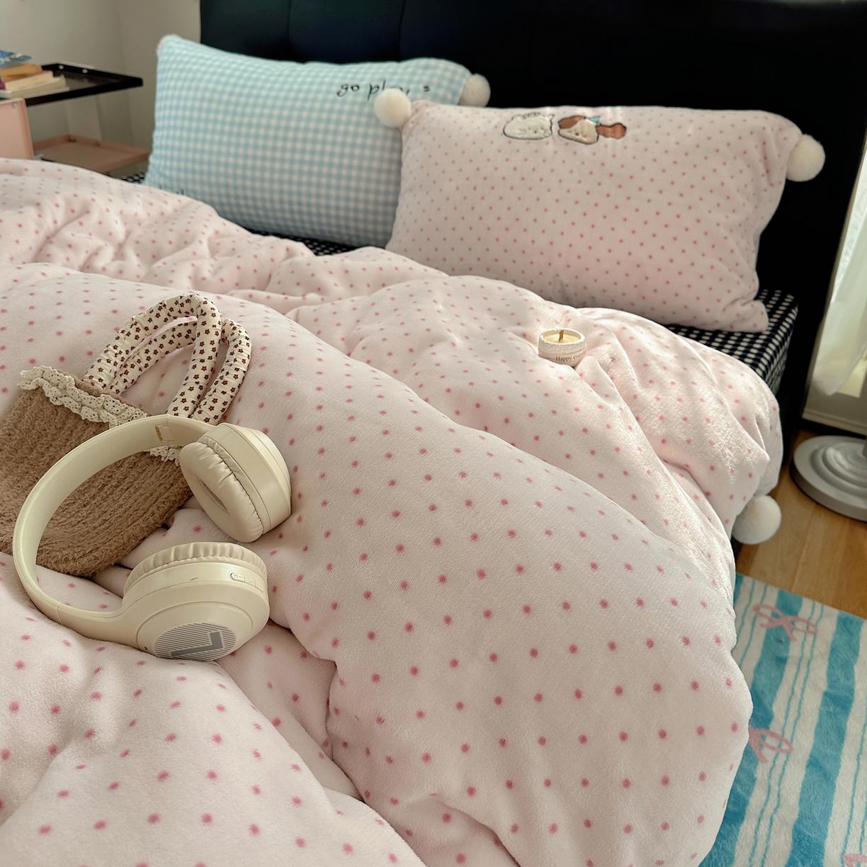 91家纺网 家纺一手货源 找家纺 轻奢坊 2025新款牛奶绒毛球款卡通贴布绣四件套-可爱兔 猫咪and狗狗