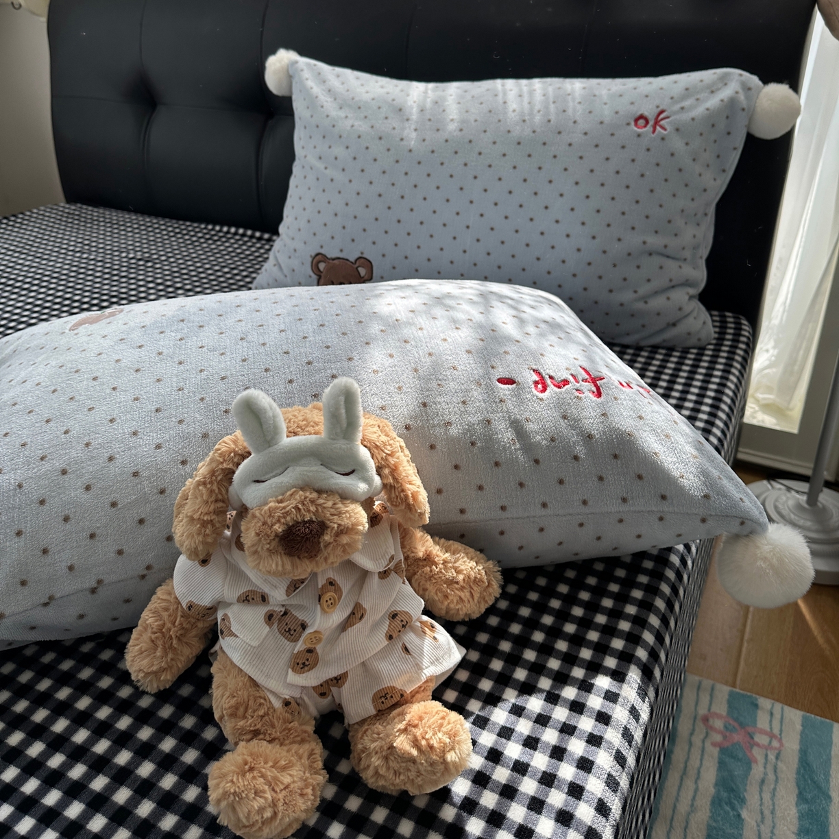 91家纺网 家纺一手货源 找家纺 轻奢坊 2025新款牛奶绒毛球款卡通贴布绣四件套-可爱兔 围兜小熊