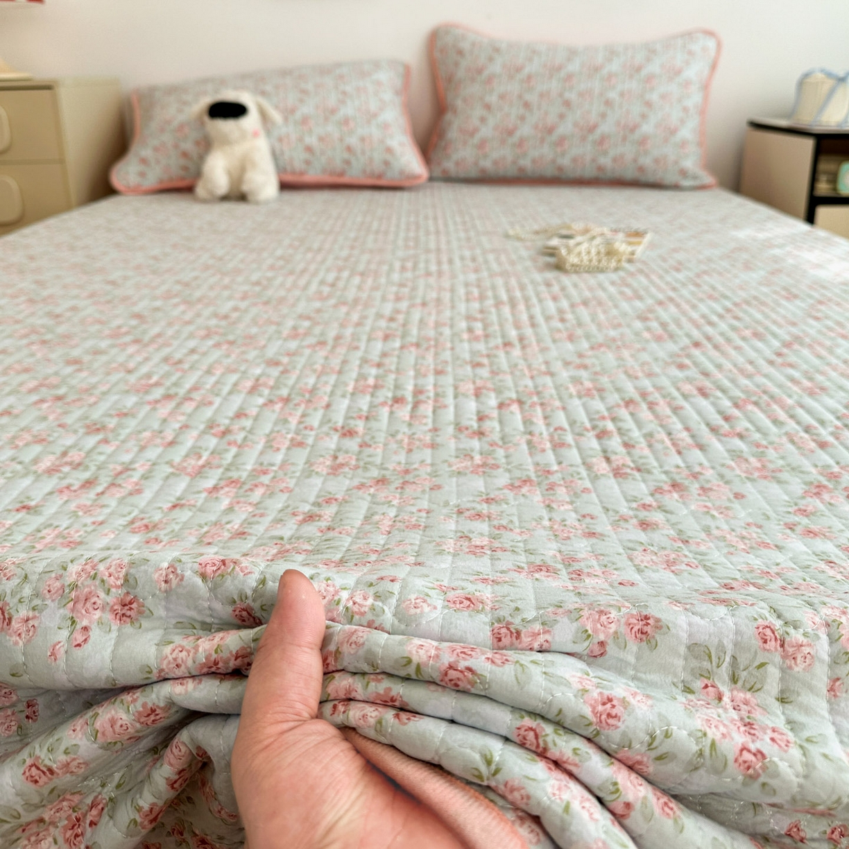 91家纺网 家纺一手货源 找家纺 金梦拉家纺 2025新款A类加厚棉绒牛奶绒床盖系列三件套 繁花