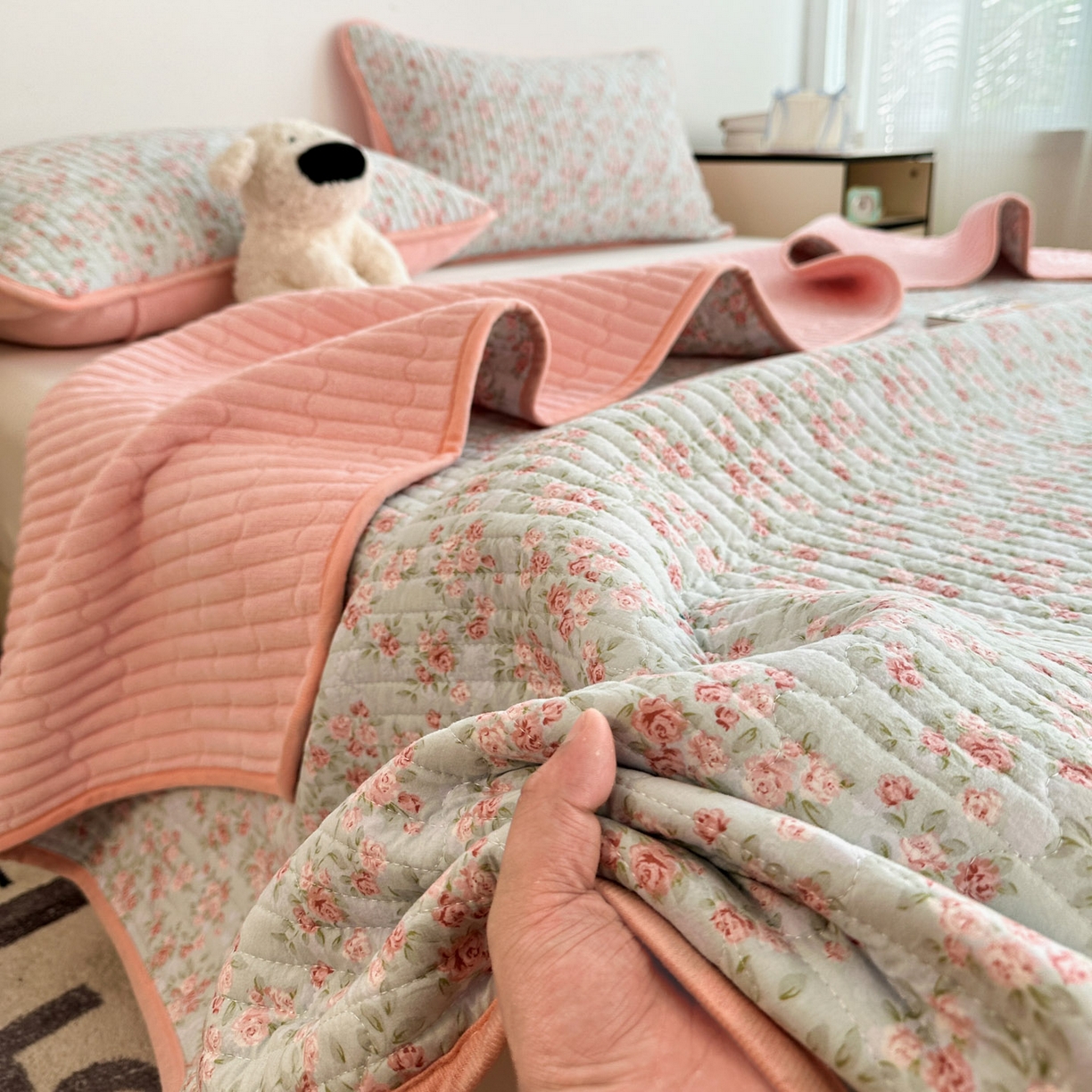 91家纺网 家纺一手货源 找家纺 金梦拉家纺 2025新款A类加厚棉绒牛奶绒床盖系列三件套 繁花