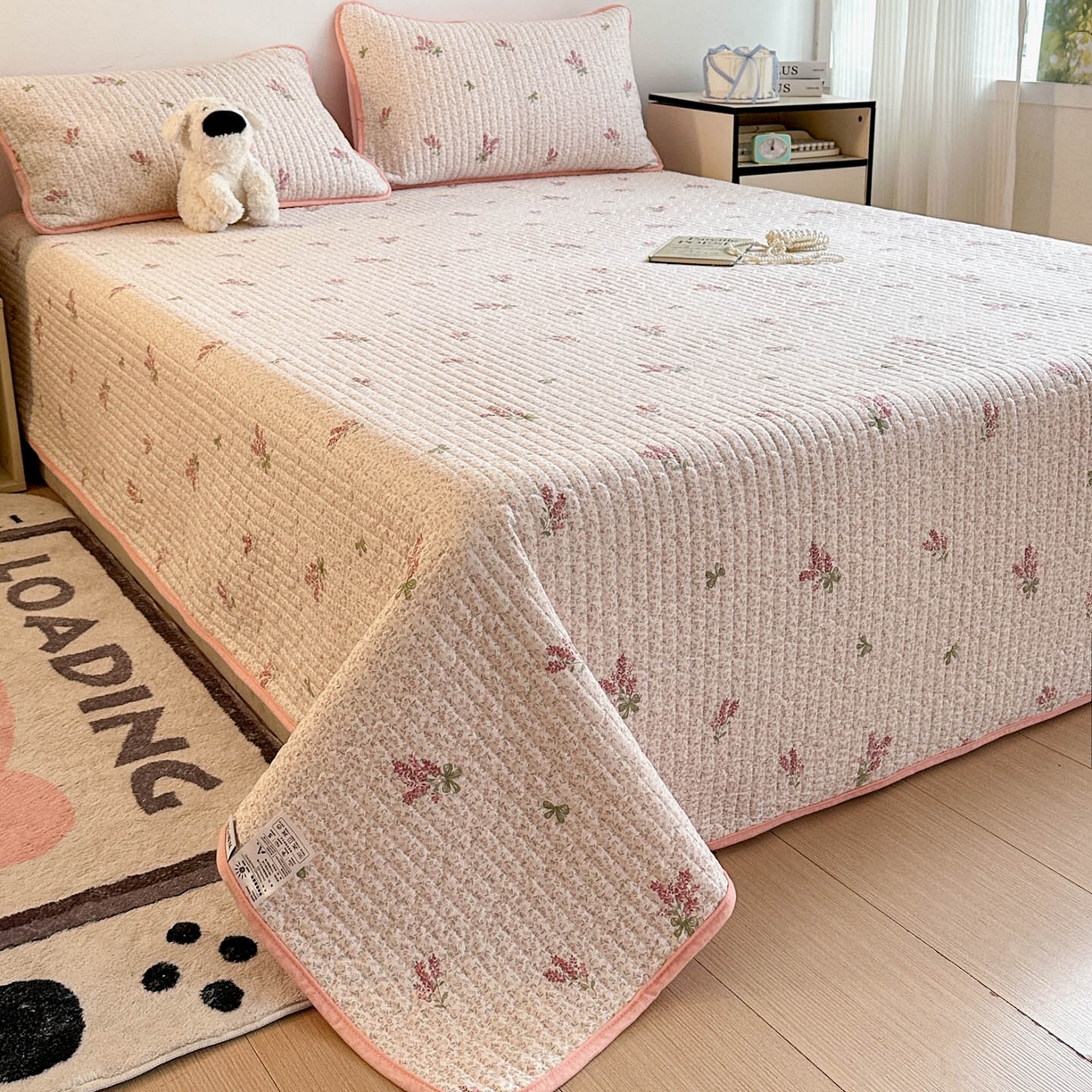 91家纺网 家纺一手货源 找家纺 金梦拉家纺 2025新款A类加厚棉绒牛奶绒床盖系列三件套 花枝香