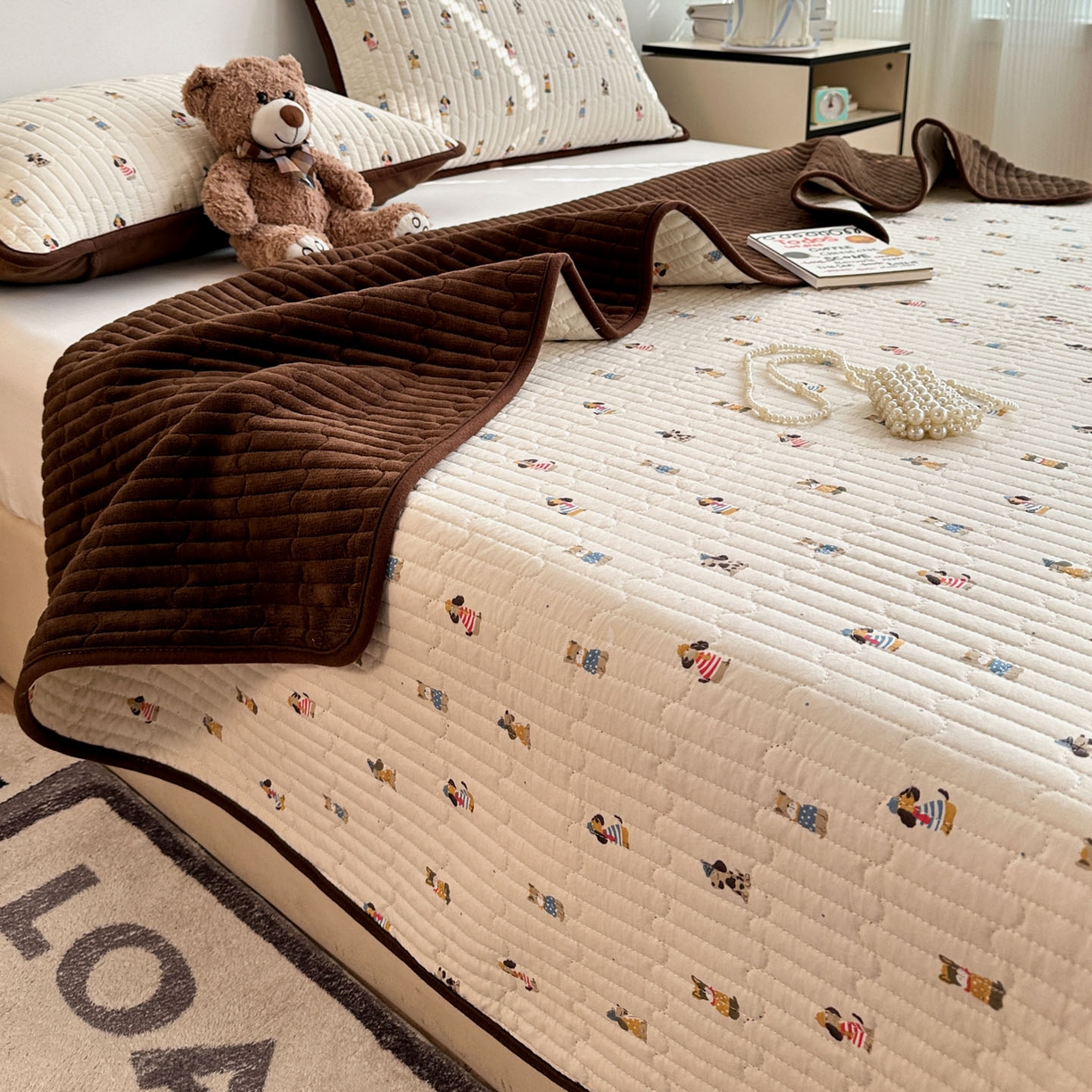 91家纺网 家纺一手货源 找家纺 金梦拉家纺 2025新款A类加厚棉绒牛奶绒床盖系列三件套 萌趣