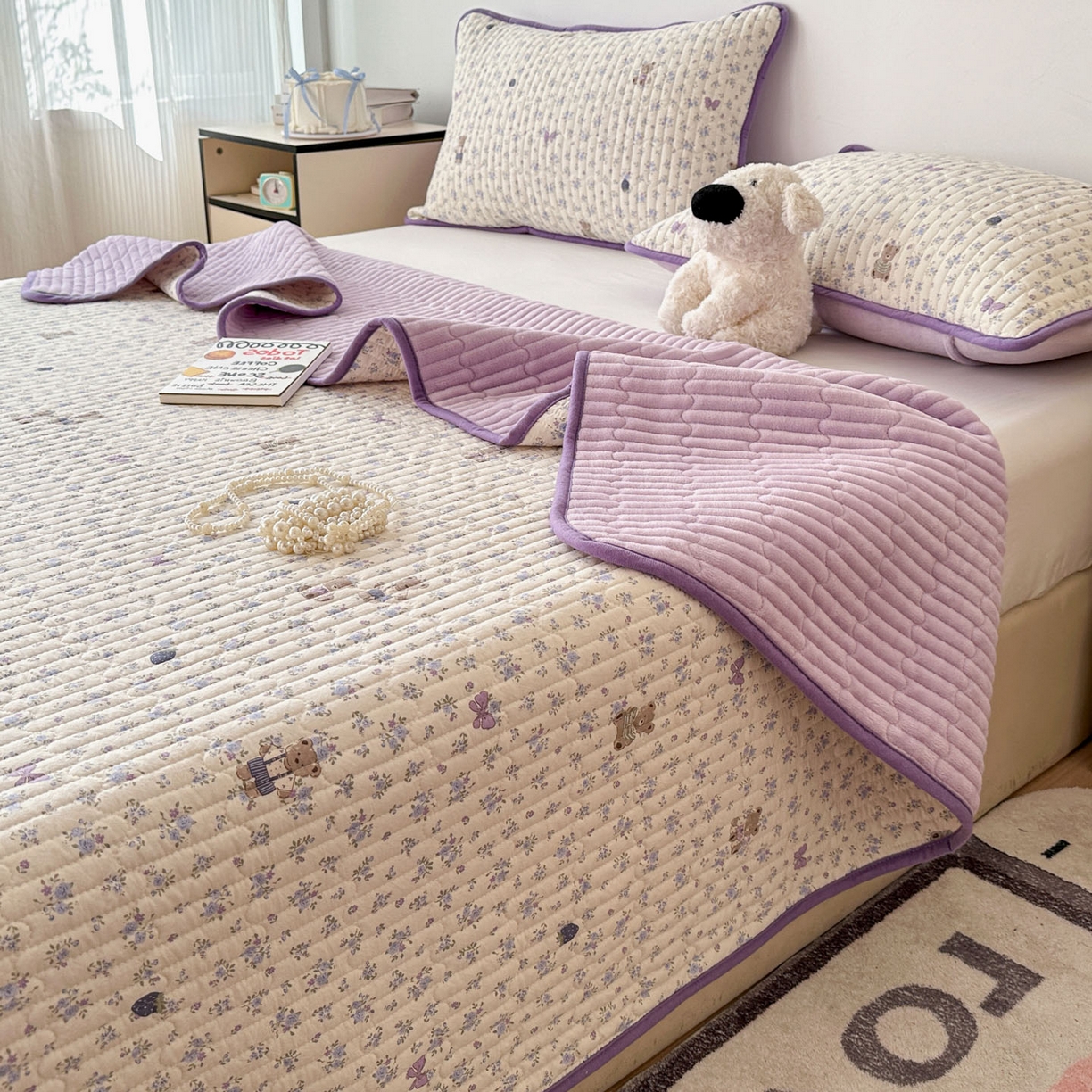 91家纺网 家纺一手货源 找家纺 金梦拉家纺 2025新款A类加厚棉绒牛奶绒床盖系列三件套 碎花小熊