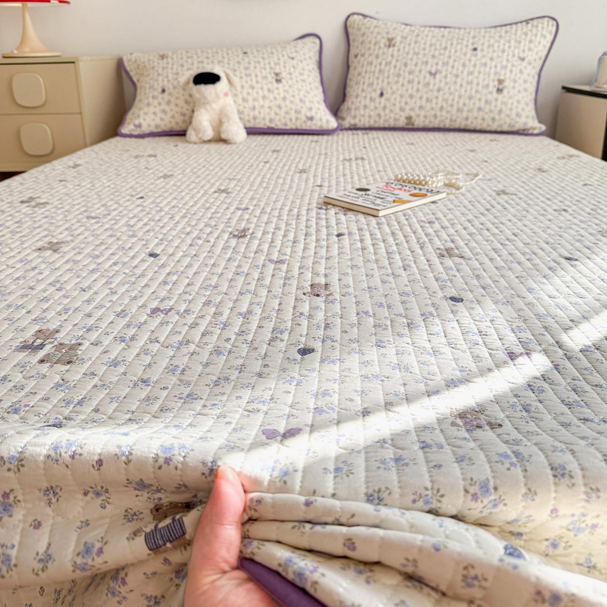 91家纺网 家纺一手货源 找家纺 金梦拉家纺 2025新款A类加厚棉绒牛奶绒床盖系列三件套 碎花小熊