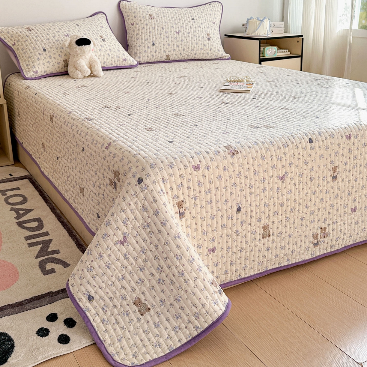 91家纺网 家纺一手货源 找家纺 金梦拉家纺 2025新款A类加厚棉绒牛奶绒床盖系列三件套 碎花小熊