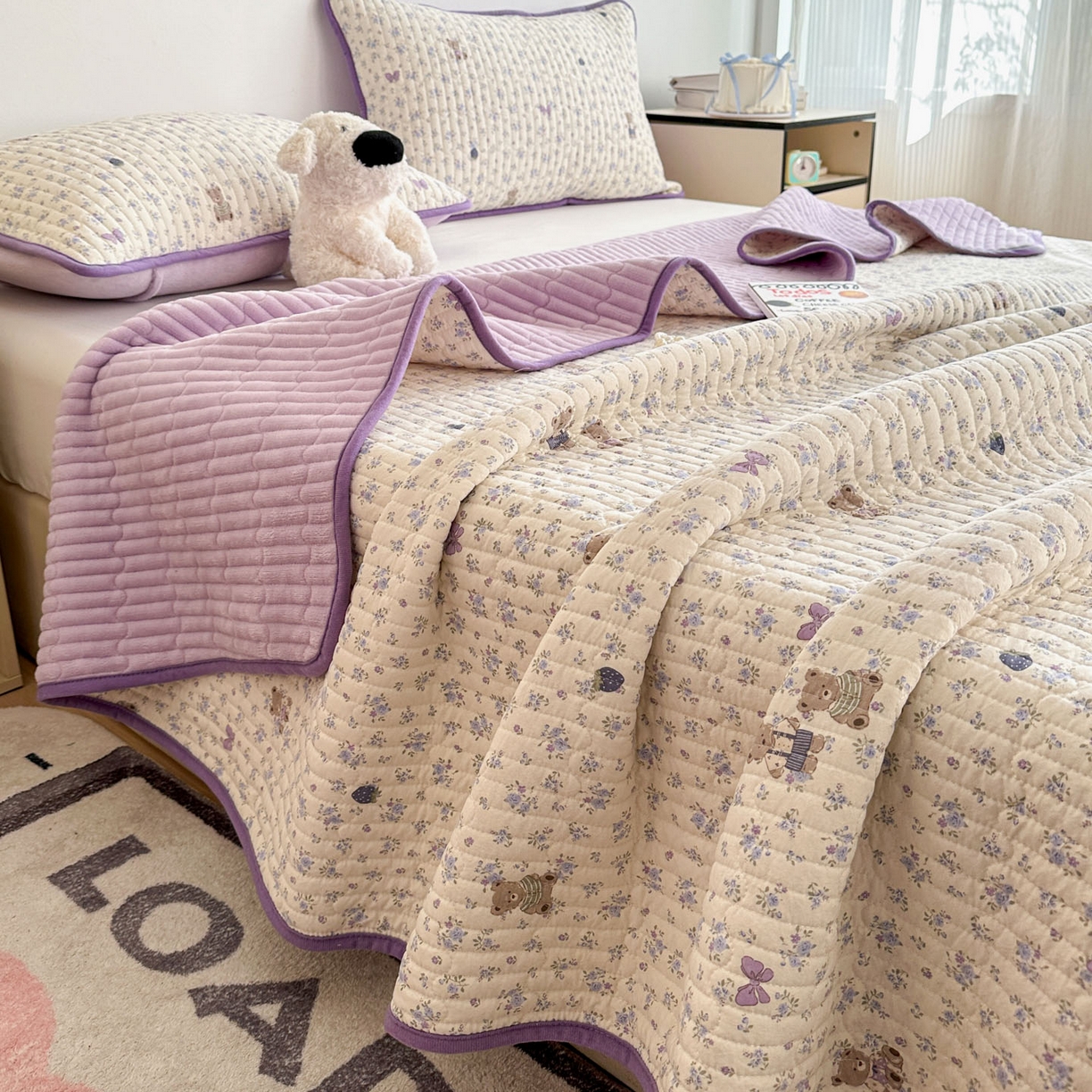 91家纺网 家纺一手货源 找家纺 金梦拉家纺 2025新款A类加厚棉绒牛奶绒床盖系列三件套 碎花小熊