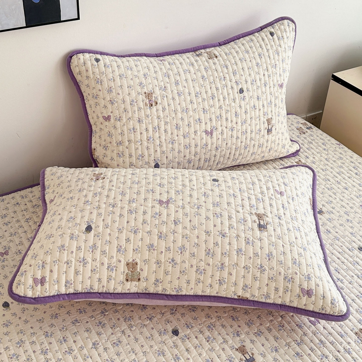 91家纺网 家纺一手货源 找家纺 金梦拉家纺 2025新款A类加厚棉绒牛奶绒床盖系列三件套 碎花小熊