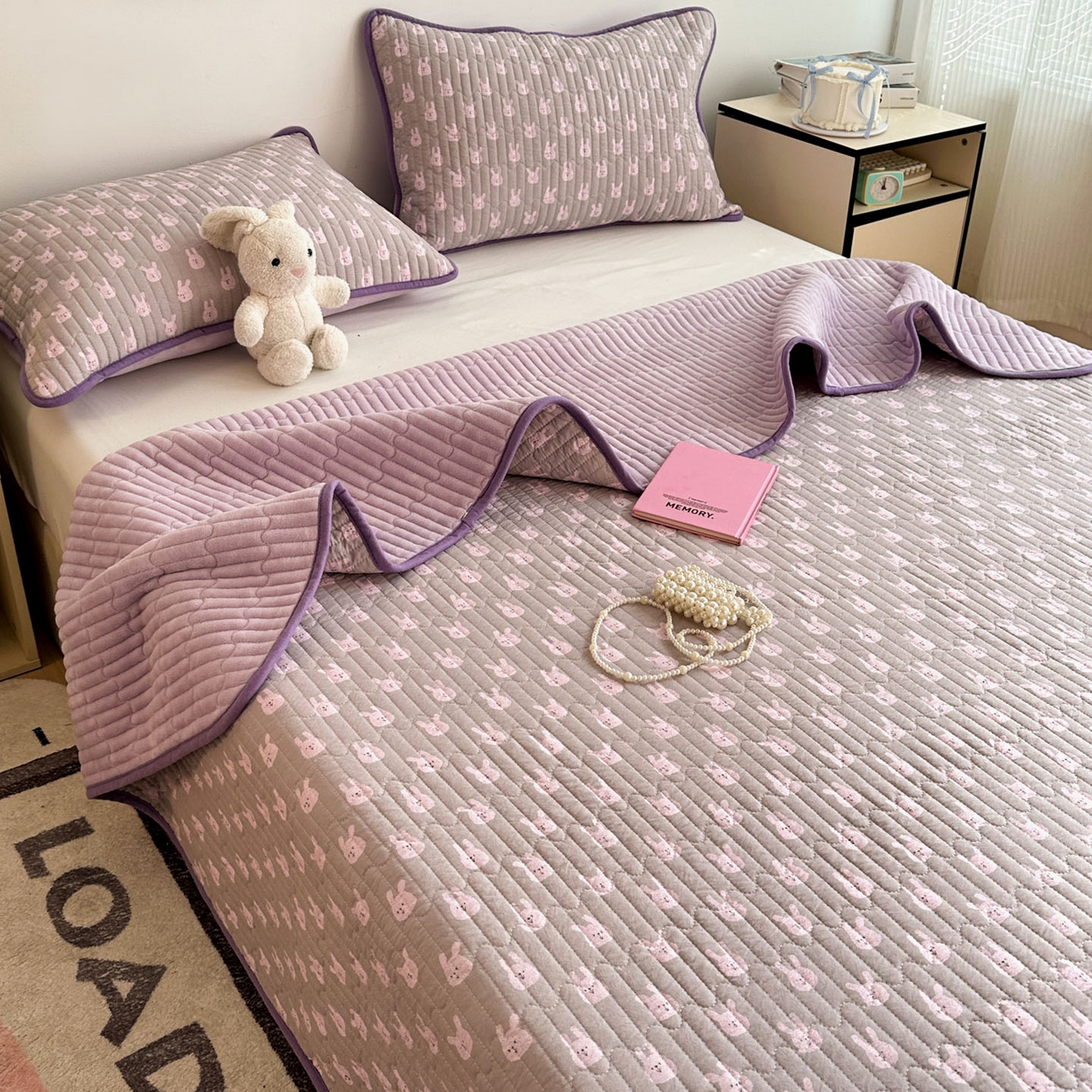 91家纺网 家纺一手货源 找家纺 金梦拉家纺 2025新款A类加厚棉绒牛奶绒床盖系列三件套 小奶兔