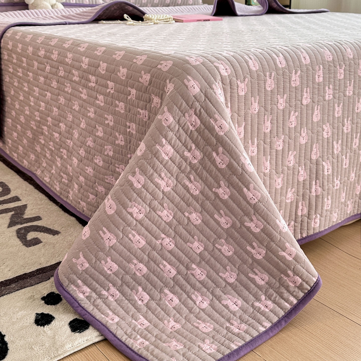 91家纺网 家纺一手货源 找家纺 金梦拉家纺 2025新款A类加厚棉绒牛奶绒床盖系列三件套 小奶兔