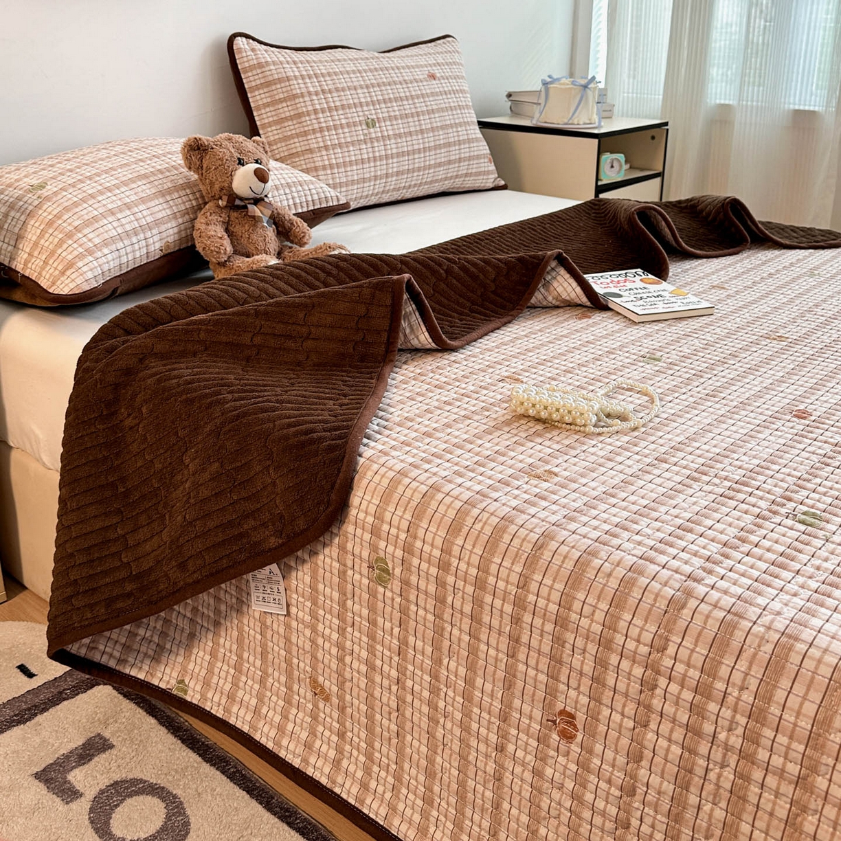 91家纺网 家纺一手货源 找家纺 金梦拉家纺 2025新款A类加厚棉绒牛奶绒床盖系列三件套 小南瓜