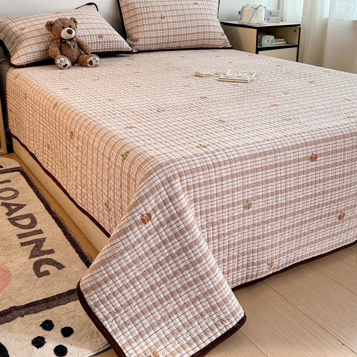 91家纺网 家纺一手货源 找家纺 金梦拉家纺 2025新款A类加厚棉绒牛奶绒床盖系列三件套 小南瓜