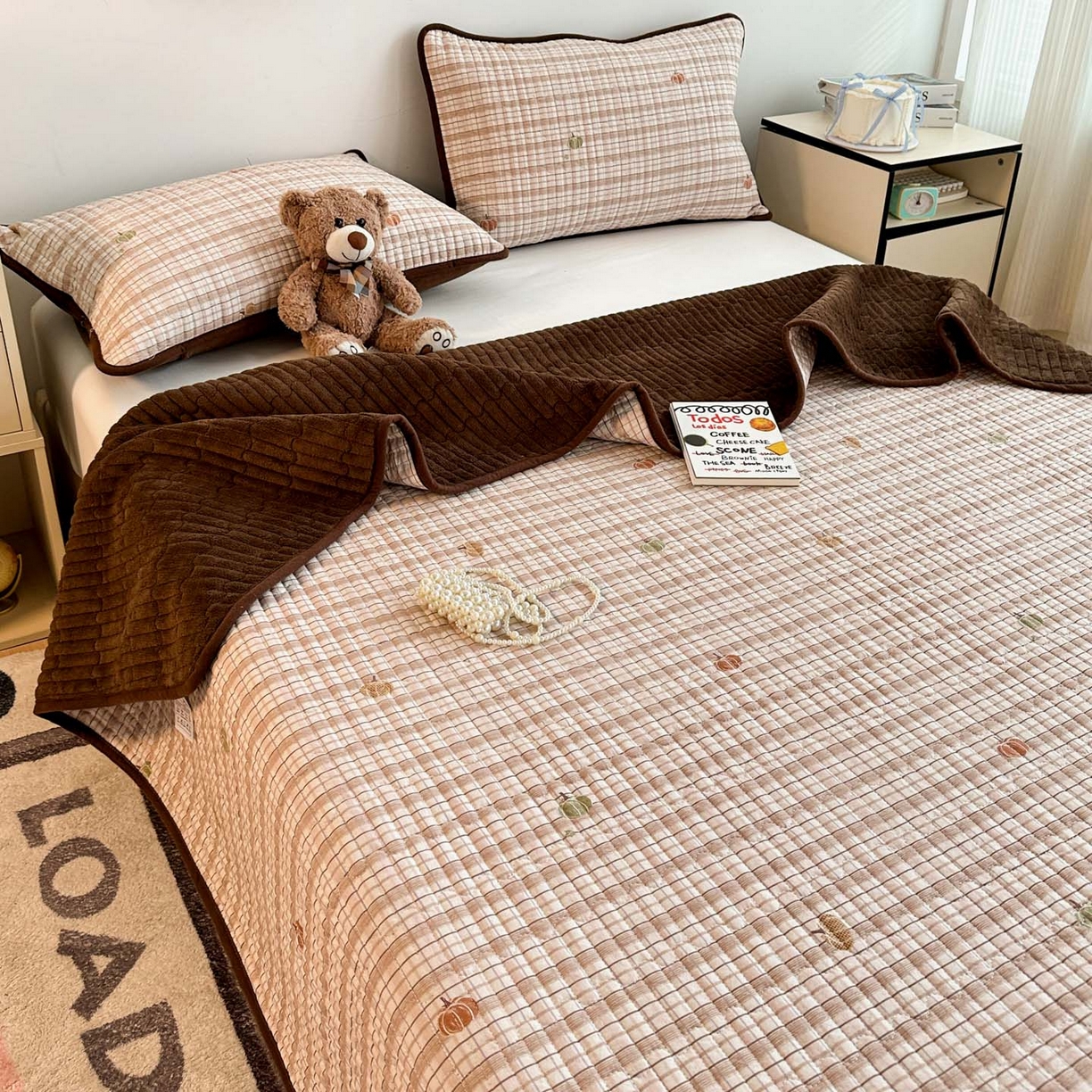 91家纺网 家纺一手货源 找家纺 金梦拉家纺 2025新款A类加厚棉绒牛奶绒床盖系列三件套 小南瓜