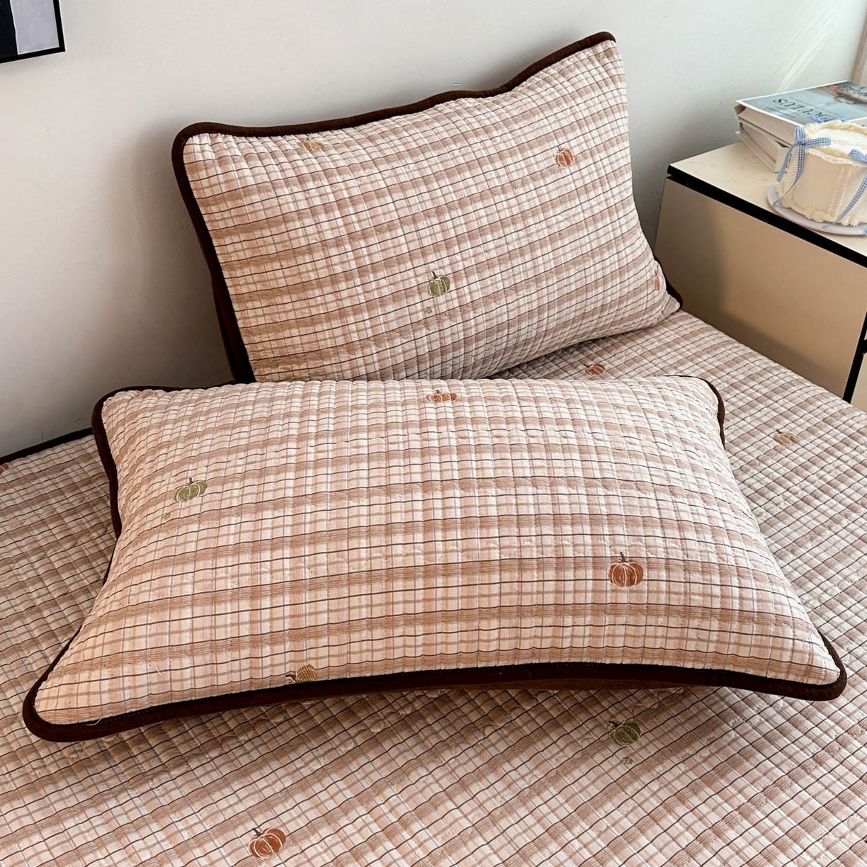 91家纺网 家纺一手货源 找家纺 金梦拉家纺 2025新款A类加厚棉绒牛奶绒床盖系列三件套 小南瓜