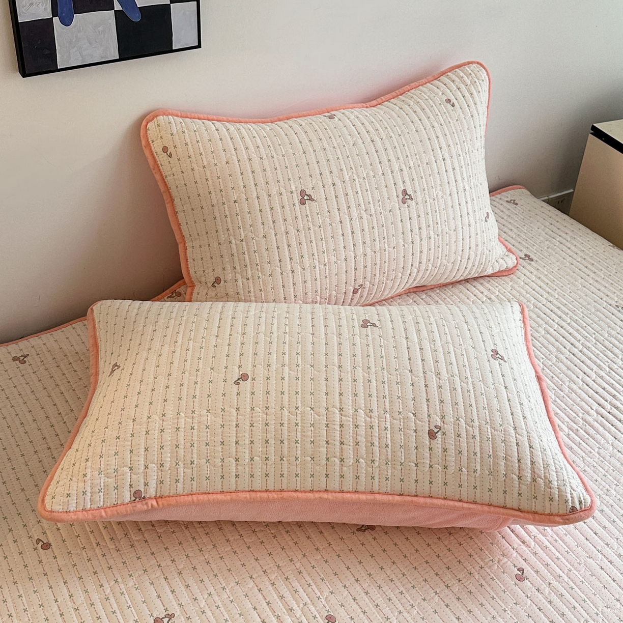 91家纺网 家纺一手货源 找家纺 金梦拉家纺 2025新款A类加厚棉绒牛奶绒床盖系列三件套 小樱桃