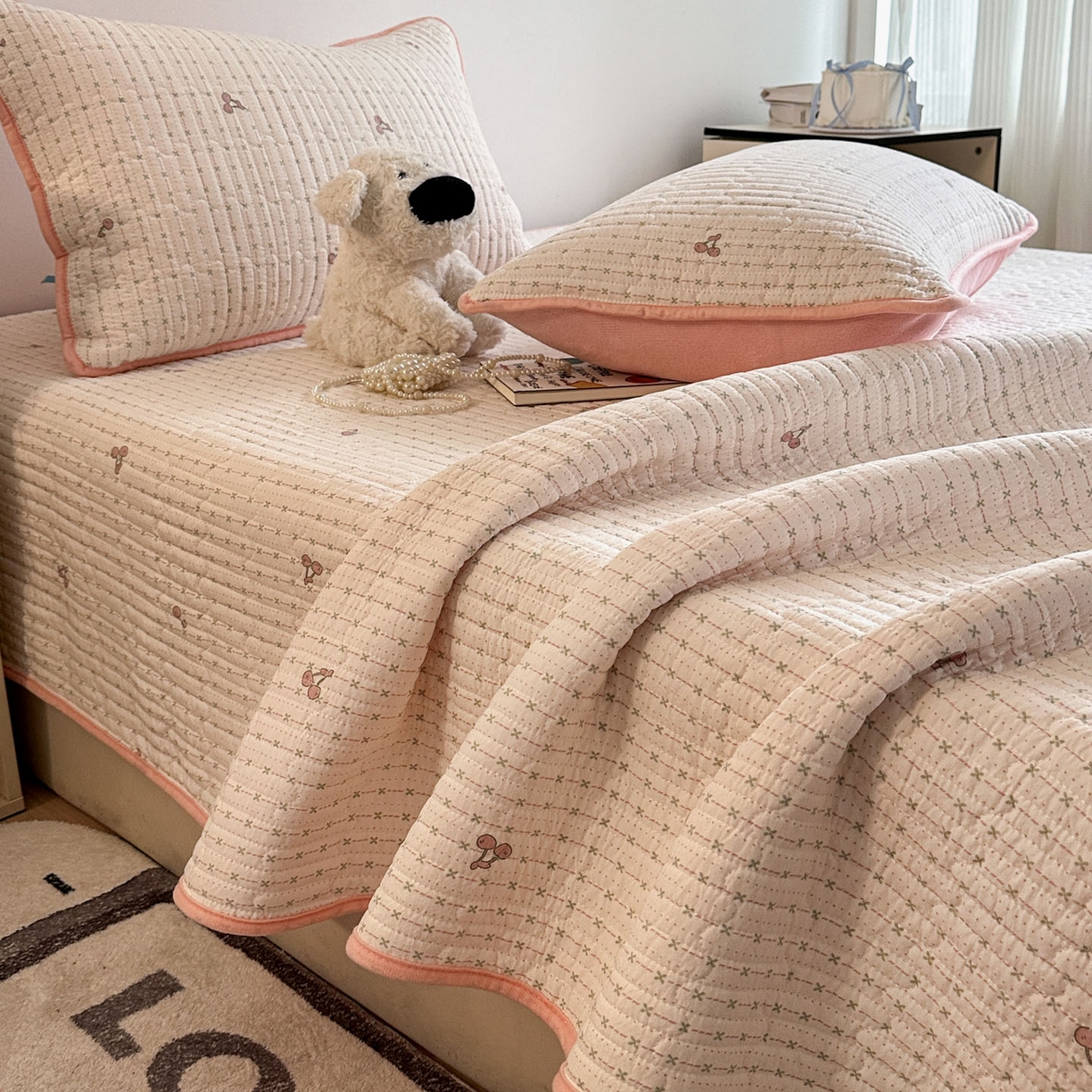 91家纺网 家纺一手货源 找家纺 金梦拉家纺 2025新款A类加厚棉绒牛奶绒床盖系列三件套 小樱桃