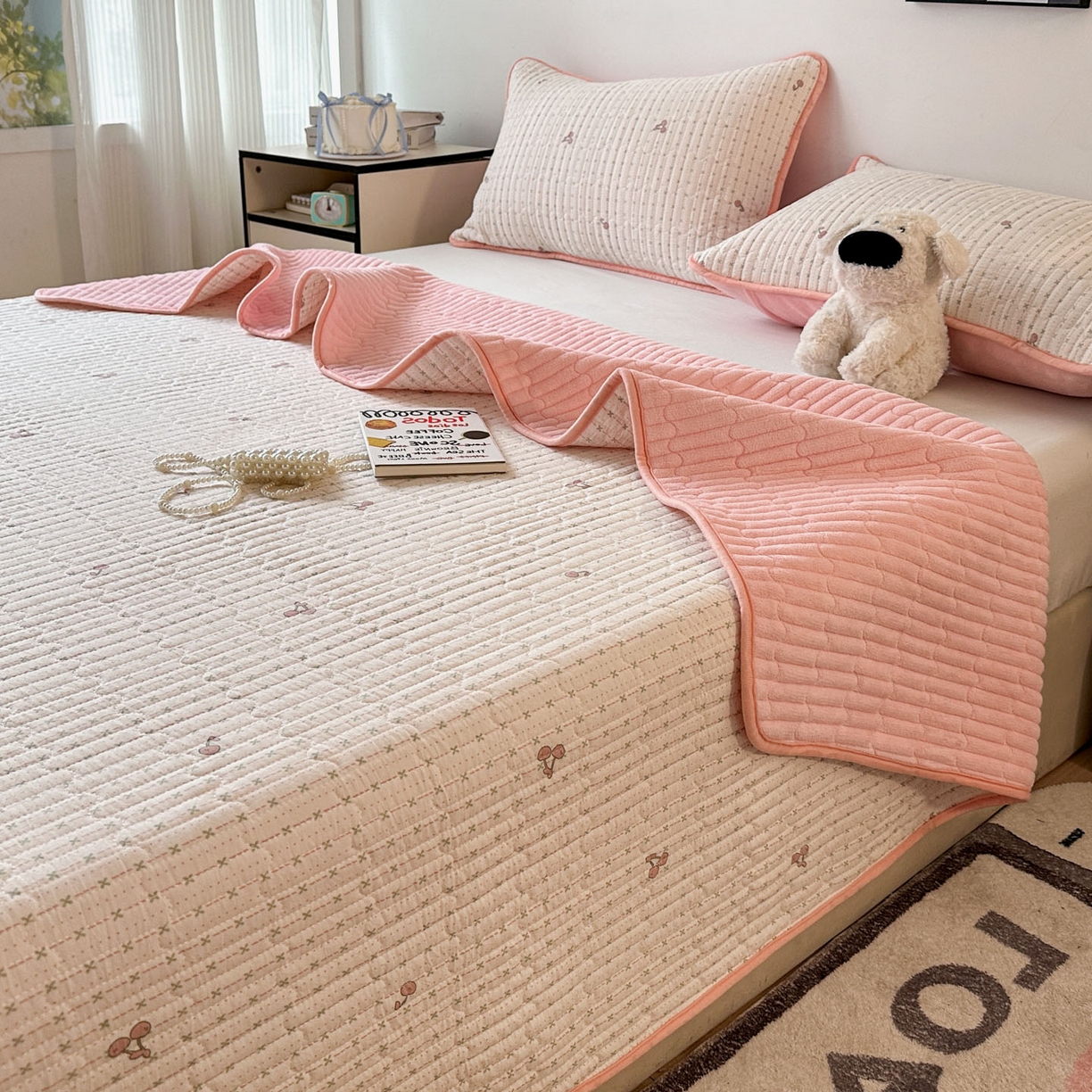 91家纺网 家纺一手货源 找家纺 金梦拉家纺 2025新款A类加厚棉绒牛奶绒床盖系列三件套 小樱桃