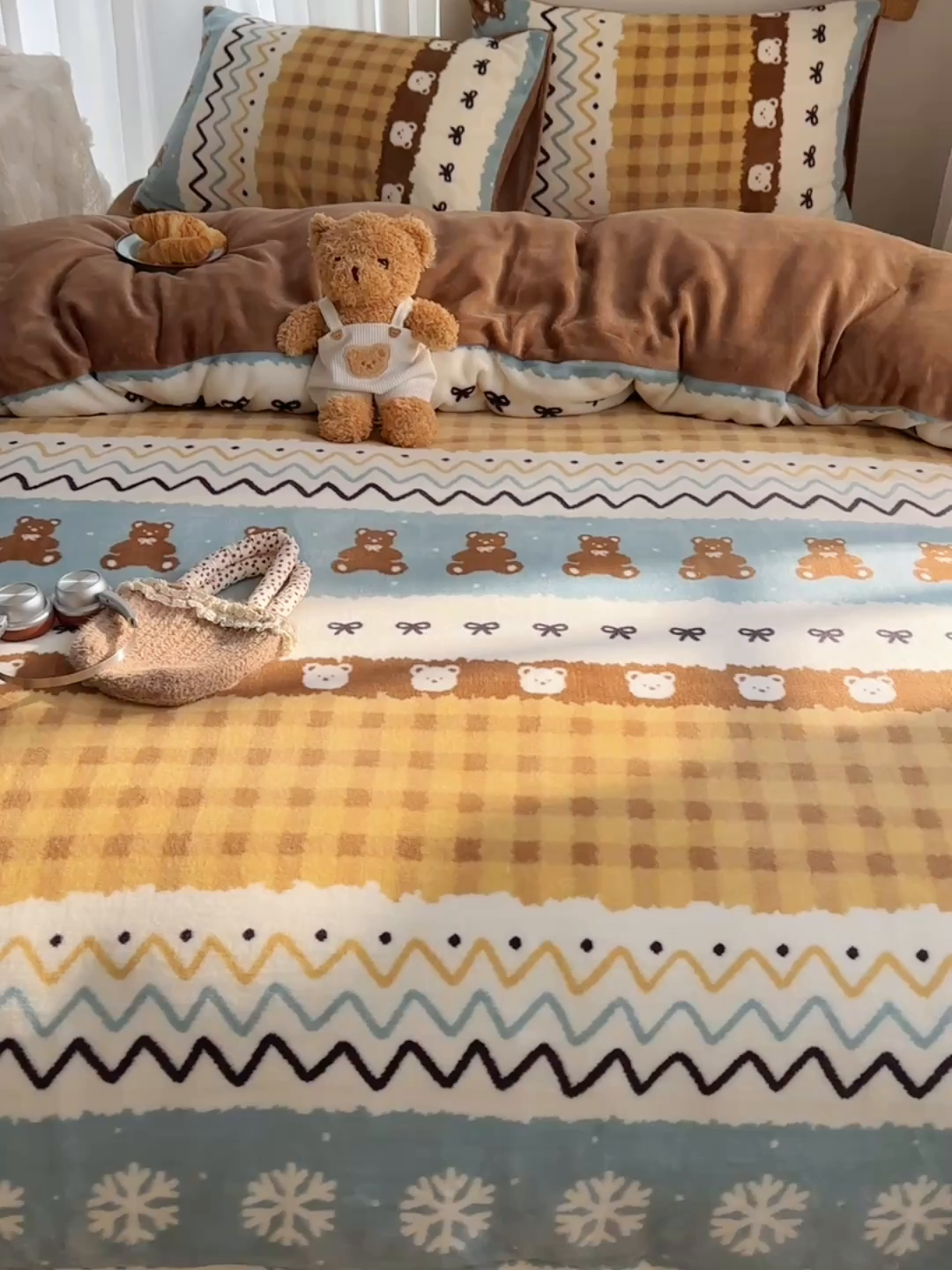 91家纺网 家纺一手货源 找家纺 桃子家居 2025新款A类ins圣诞新年费尔岛秋冬限定款加厚牛奶绒系列四件套 绒-费尔岛小熊