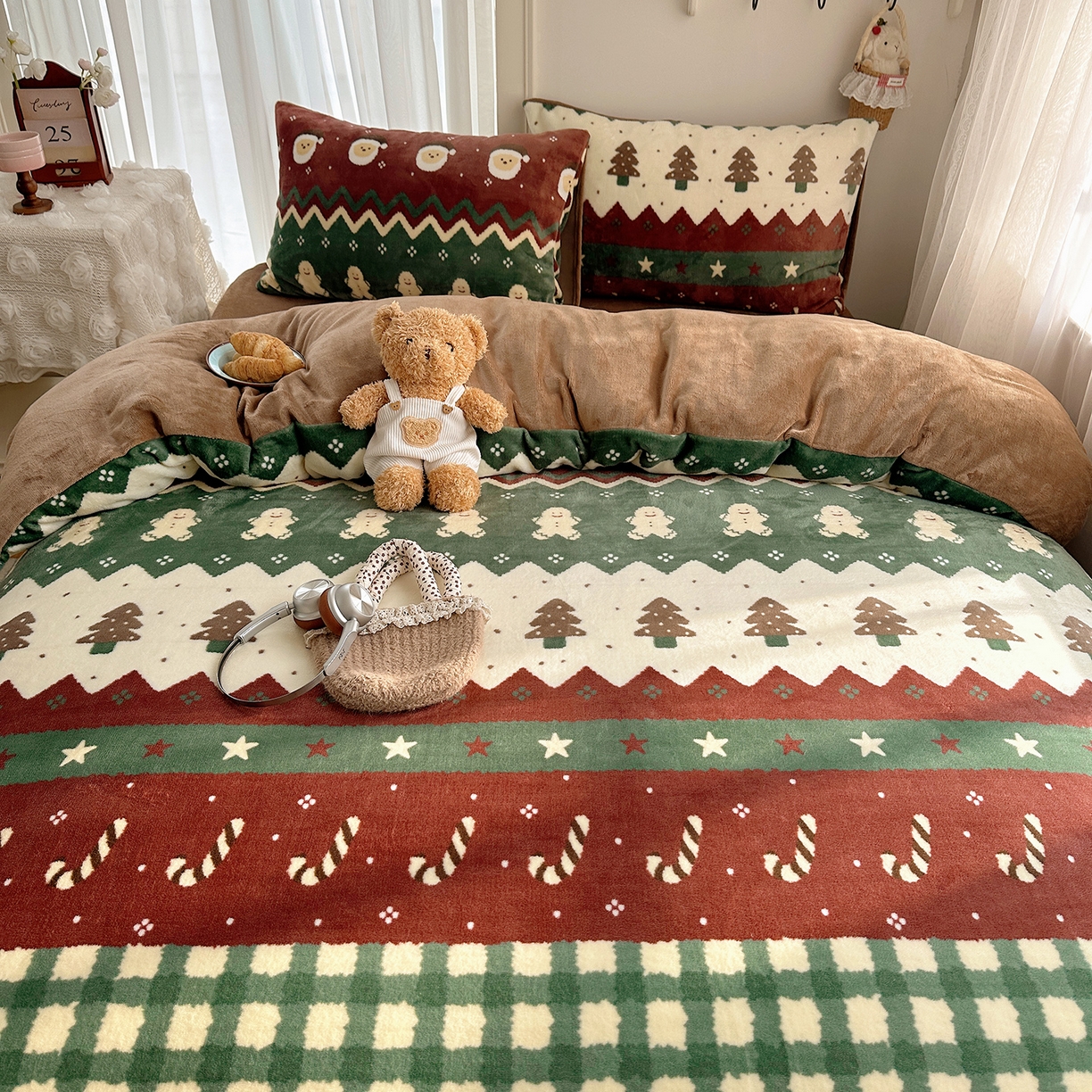 91家纺网 家纺一手货源 找家纺 桃子家居 2025新款A类ins圣诞新年费尔岛秋冬限定款加厚牛奶绒系列四件套 绒-圣诞派对红