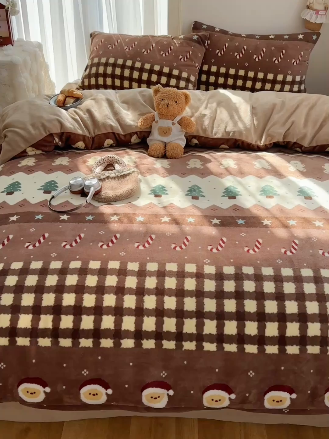 91家纺网 家纺一手货源 找家纺 桃子家居 2025新款A类ins圣诞新年费尔岛秋冬限定款加厚牛奶绒系列四件套 绒-圣诞派对咖