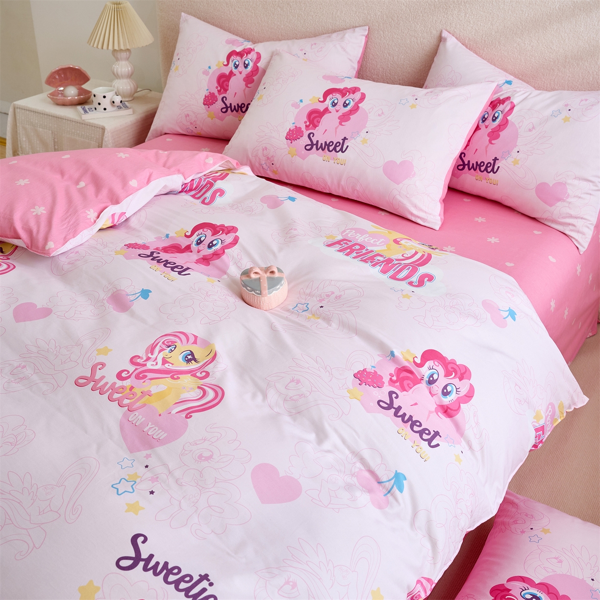 91家纺网 家纺一手货源 找家纺 百利卡通（原迪士尼家纺） 2025新款小马宝莉全棉纯棉数码印花圆网四件套 开心碧琪