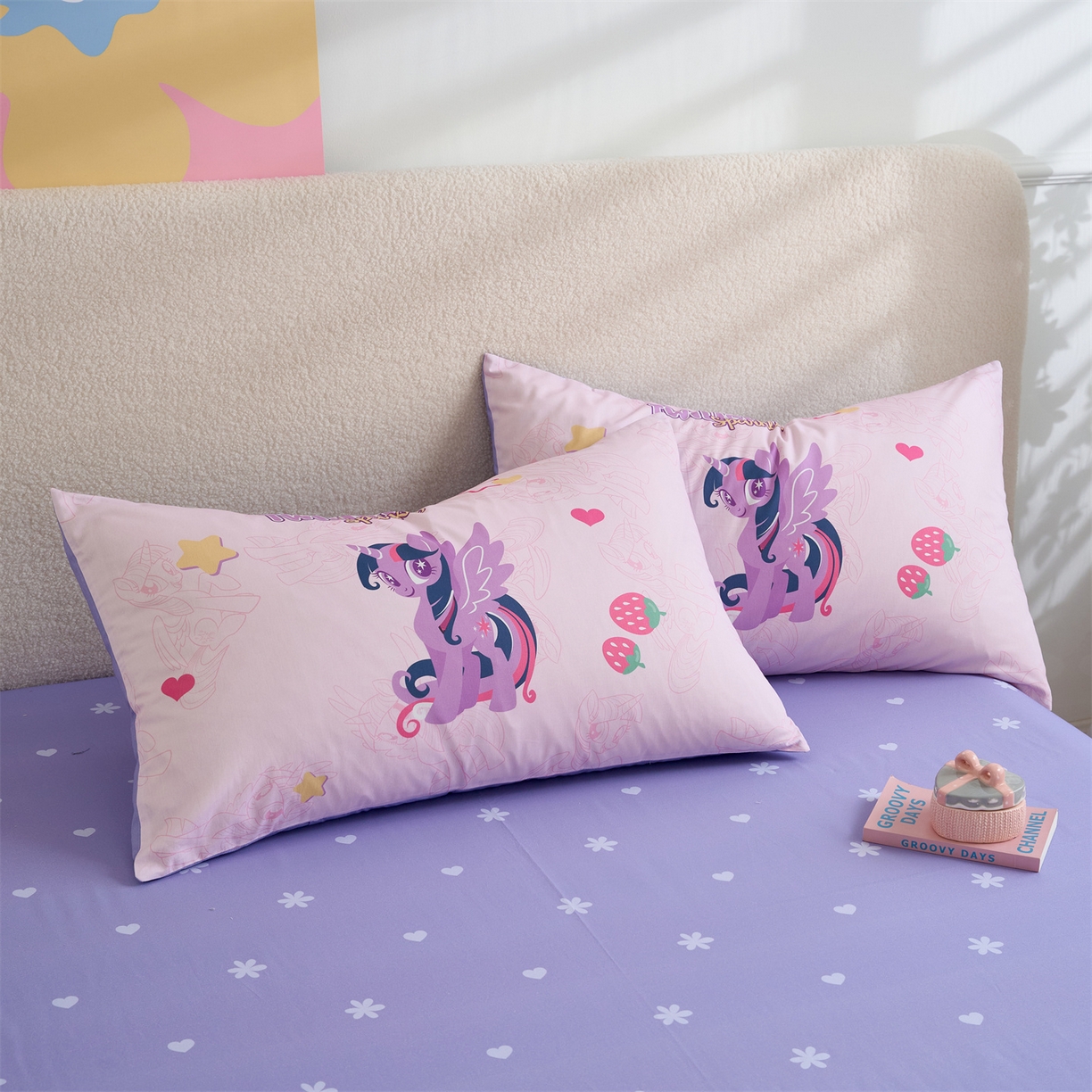 91家纺网 家纺一手货源 找家纺 百利卡通（原迪士尼家纺） 2025新款小马宝莉全棉纯棉数码印花圆网四件套 草莓紫悦