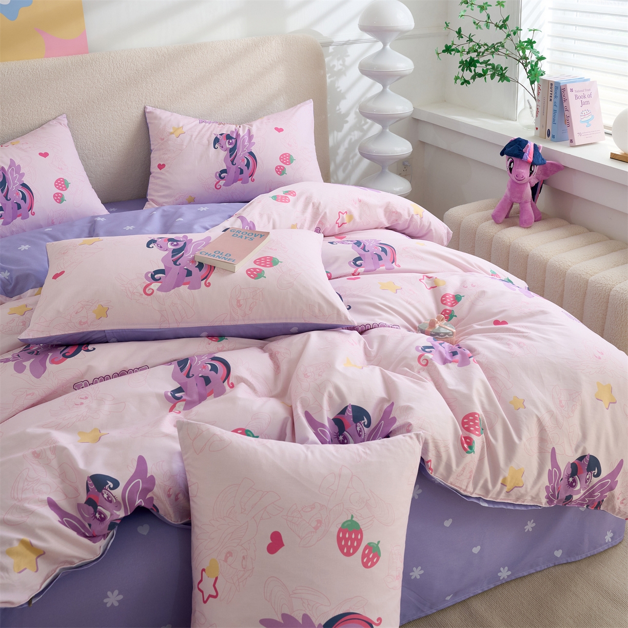 91家纺网 家纺一手货源 找家纺 百利卡通（原迪士尼家纺） 2025新款小马宝莉全棉纯棉数码印花圆网四件套 草莓紫悦