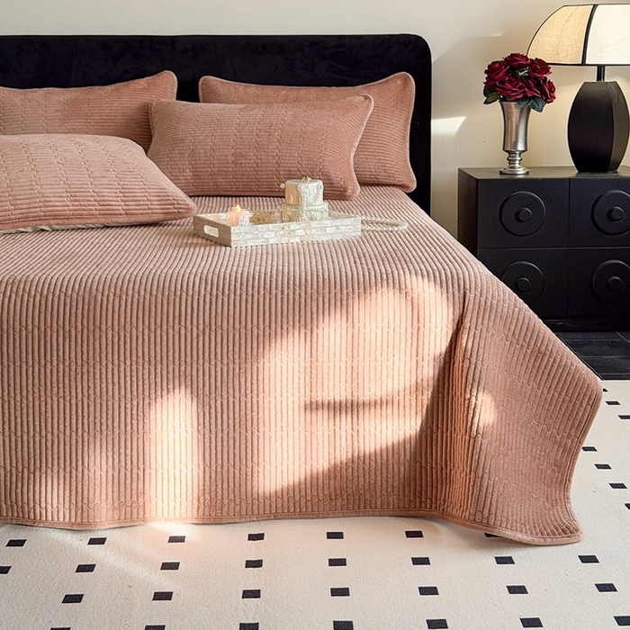 91家纺网 家纺一手货源 找家纺 （总）鑫喜莱家纺 2025新款宝宝绒纯色床盖单件床褥垫软床垫床盖三件套