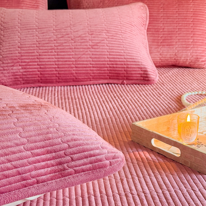 91家纺网 家纺一手货源 找家纺 （总）鑫喜莱家纺 2025新款宝宝绒纯色床盖单件床褥垫软床垫床盖三件套