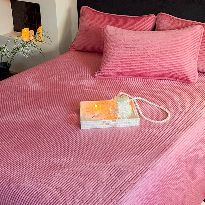 91家纺网 家纺一手货源 找家纺 （总）鑫喜莱家纺 2025新款宝宝绒纯色床盖单件床褥垫软床垫床盖三件套