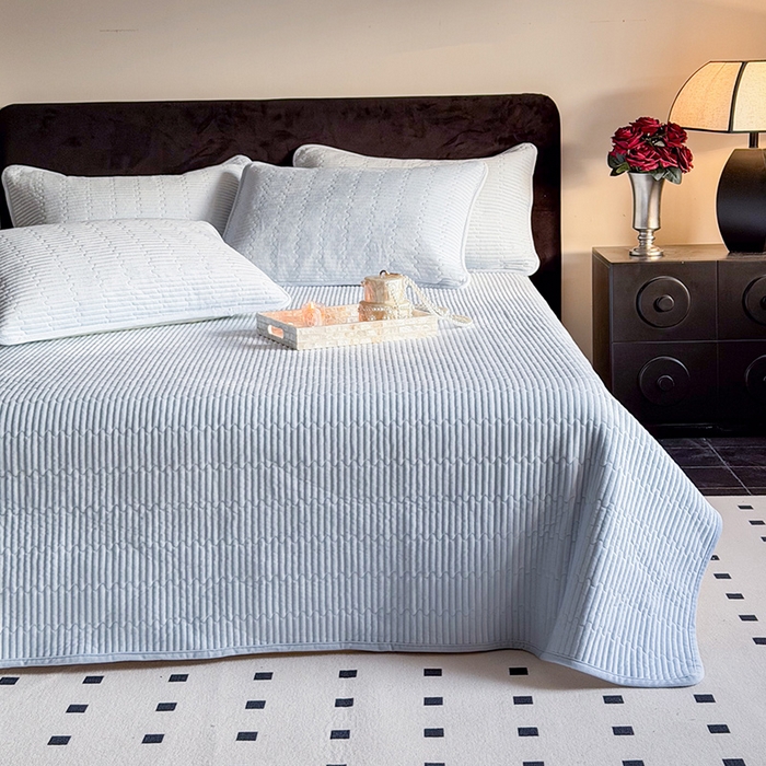 91家纺网 家纺一手货源 找家纺 （总）鑫喜莱家纺 2025新款宝宝绒纯色床盖单件床褥垫软床垫床盖三件套