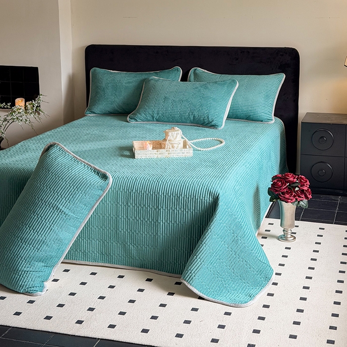 91家纺网 家纺一手货源 找家纺 鑫喜莱家纺 2025新款宝宝绒纯色床盖单件床褥垫软床垫床盖三件套 孔雀绿