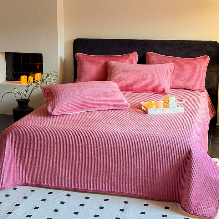 91家纺网 家纺一手货源 找家纺 （总）鑫喜莱家纺 2025新款宝宝绒纯色床盖单件床褥垫软床垫床盖三件套