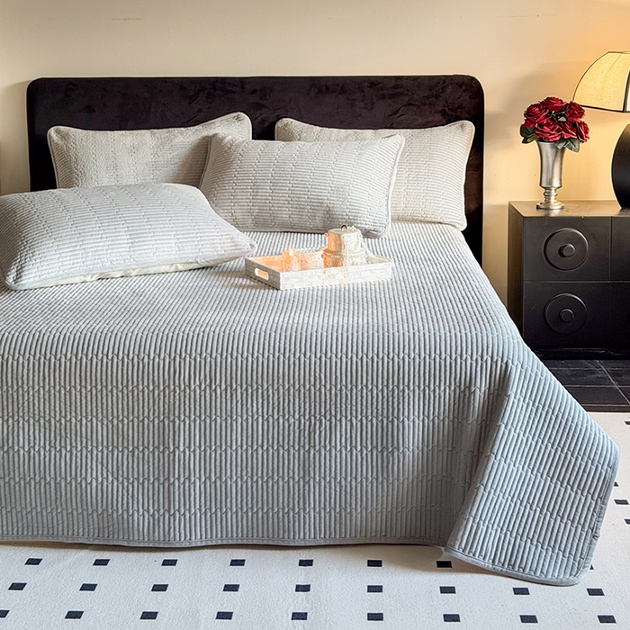 鑫喜莱家纺 2025新款宝宝绒纯色床盖单件床褥垫软床垫床盖三件套 浅灰