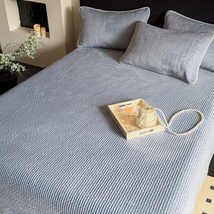 91家纺网 家纺一手货源 找家纺 鑫喜莱家纺 2025新款宝宝绒纯色床盖单件床褥垫软床垫床盖三件套 高级灰
