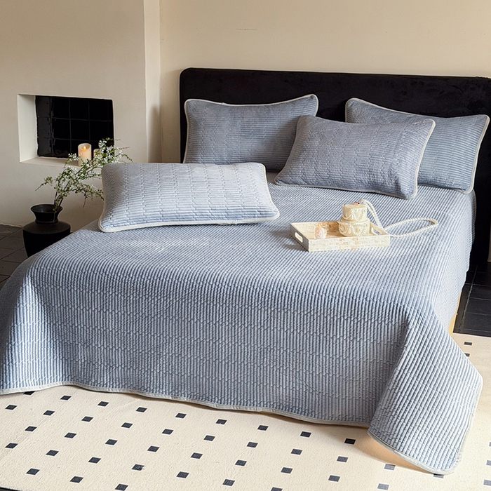 91家纺网 家纺一手货源 找家纺 鑫喜莱家纺 2025新款宝宝绒纯色床盖单件床褥垫软床垫床盖三件套 高级灰