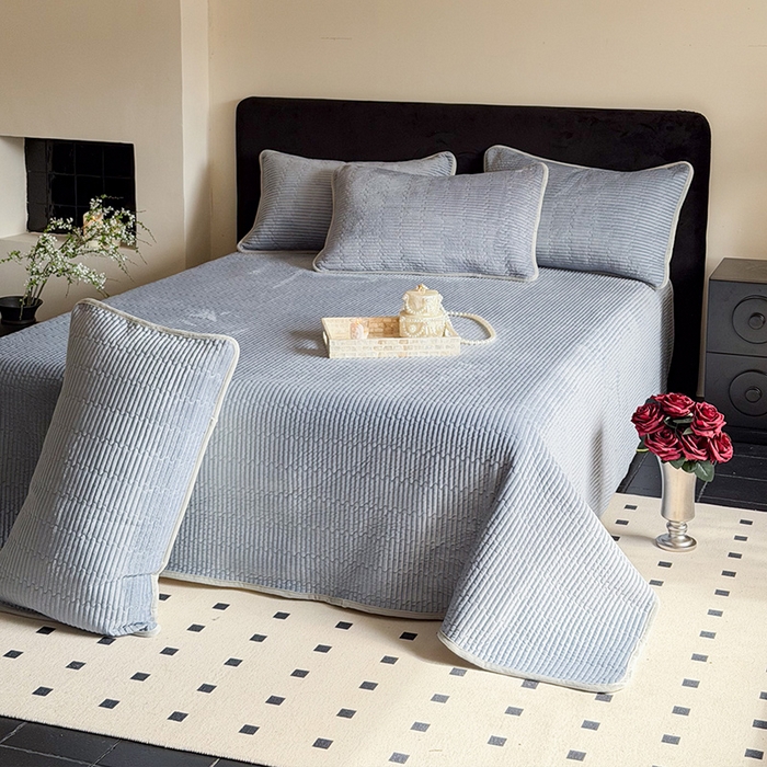 91家纺网 家纺一手货源 找家纺 鑫喜莱家纺 2025新款宝宝绒纯色床盖单件床褥垫软床垫床盖三件套 高级灰