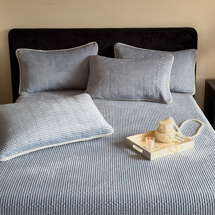 91家纺网 家纺一手货源 找家纺 鑫喜莱家纺 2025新款宝宝绒纯色床盖单件床褥垫软床垫床盖三件套 高级灰