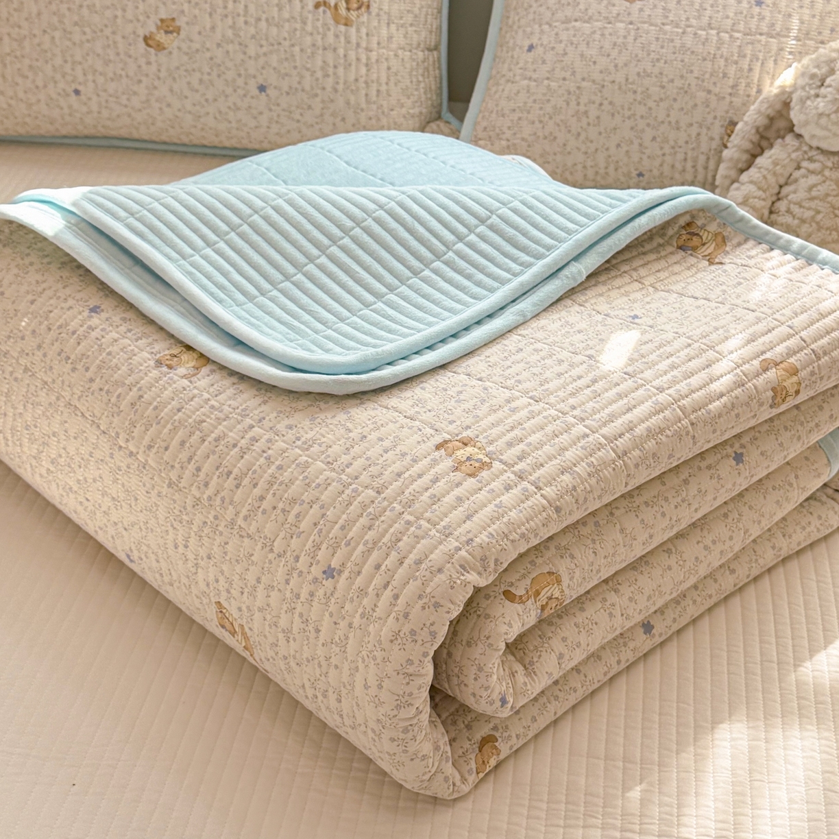 91家纺网 家纺一手货源 找家纺 （总）简宜家居（朝初家纺） 2025新款A面100%全棉B面宝宝绒棉绒包边床盖正反两用