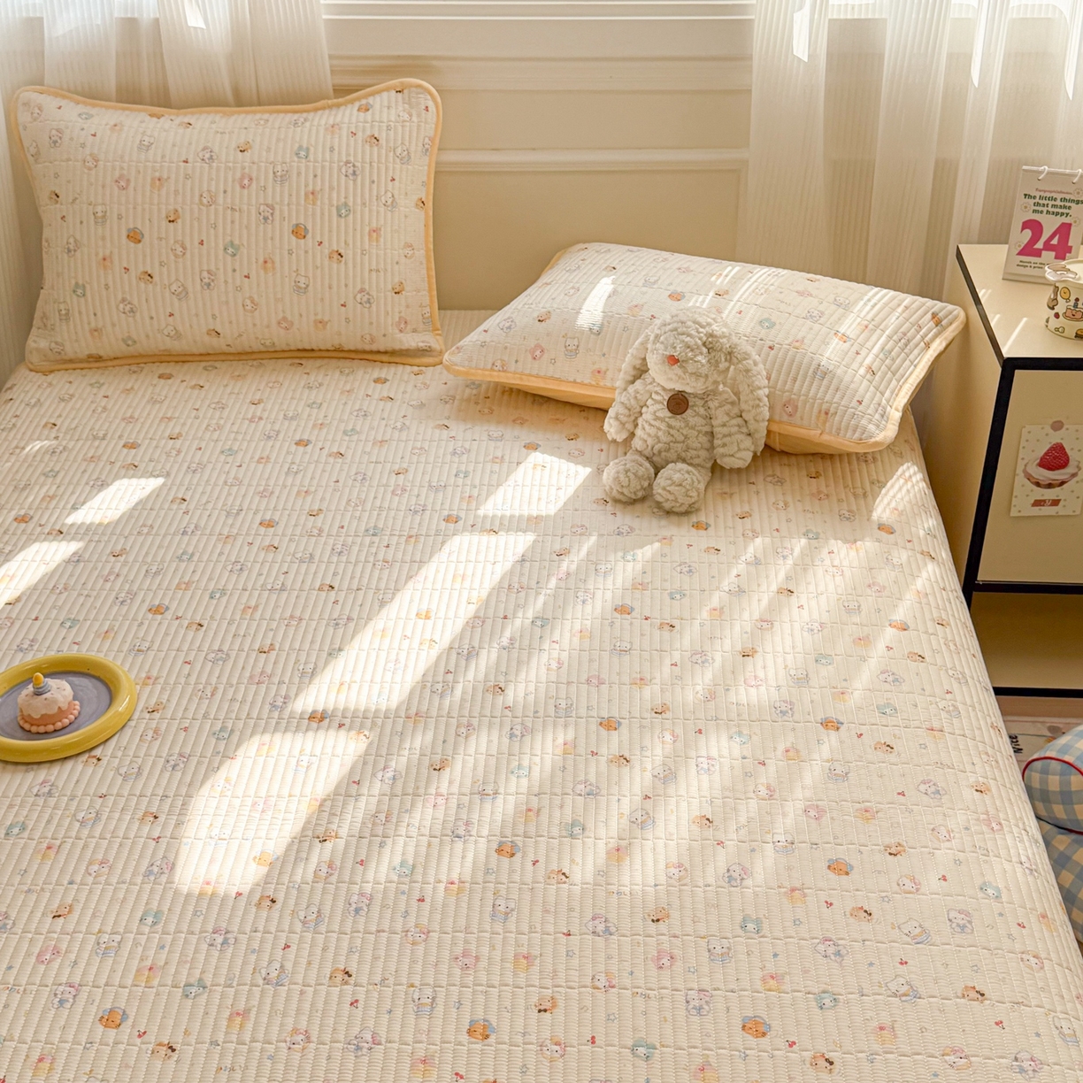 91家纺网 家纺一手货源 找家纺 简宜家居（朝初家纺） 2025新款A面100%全棉B面宝宝绒棉绒包边床盖正反两用 暖黄喵梦