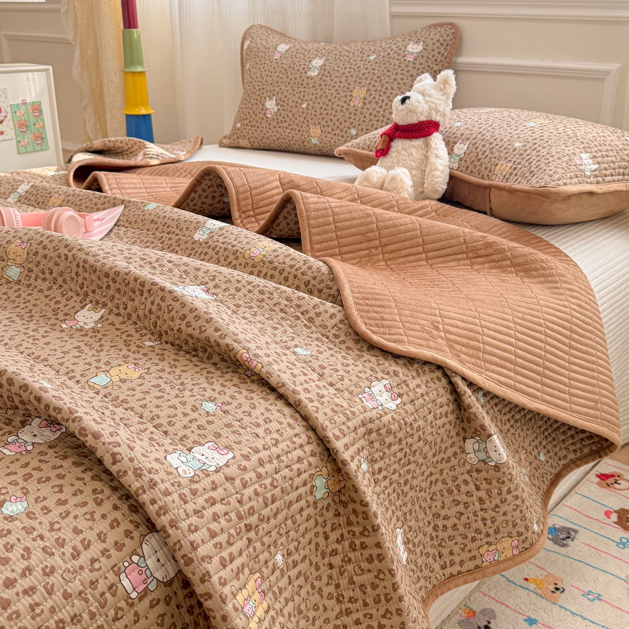 91家纺网 家纺一手货源 找家纺 简宜家居（朝初家纺） 2025新款A面100%全棉B面宝宝绒棉绒包边床盖正反两用 豹纹-咖