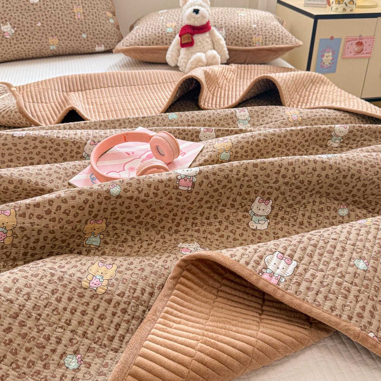 91家纺网 家纺一手货源 找家纺 简宜家居（朝初家纺） 2025新款A面100%全棉B面宝宝绒棉绒包边床盖正反两用 豹纹-咖