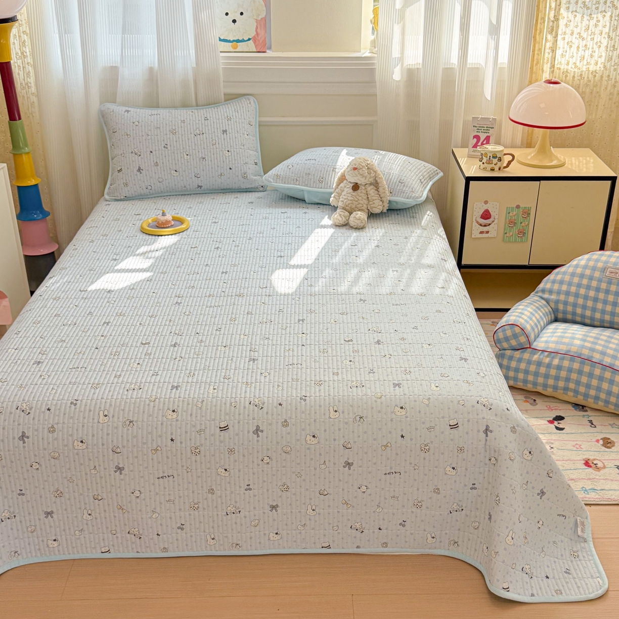 91家纺网 家纺一手货源 找家纺 简宜家居（朝初家纺） 2025新款A面100%全棉B面宝宝绒棉绒包边床盖正反两用 贝壳猫猫