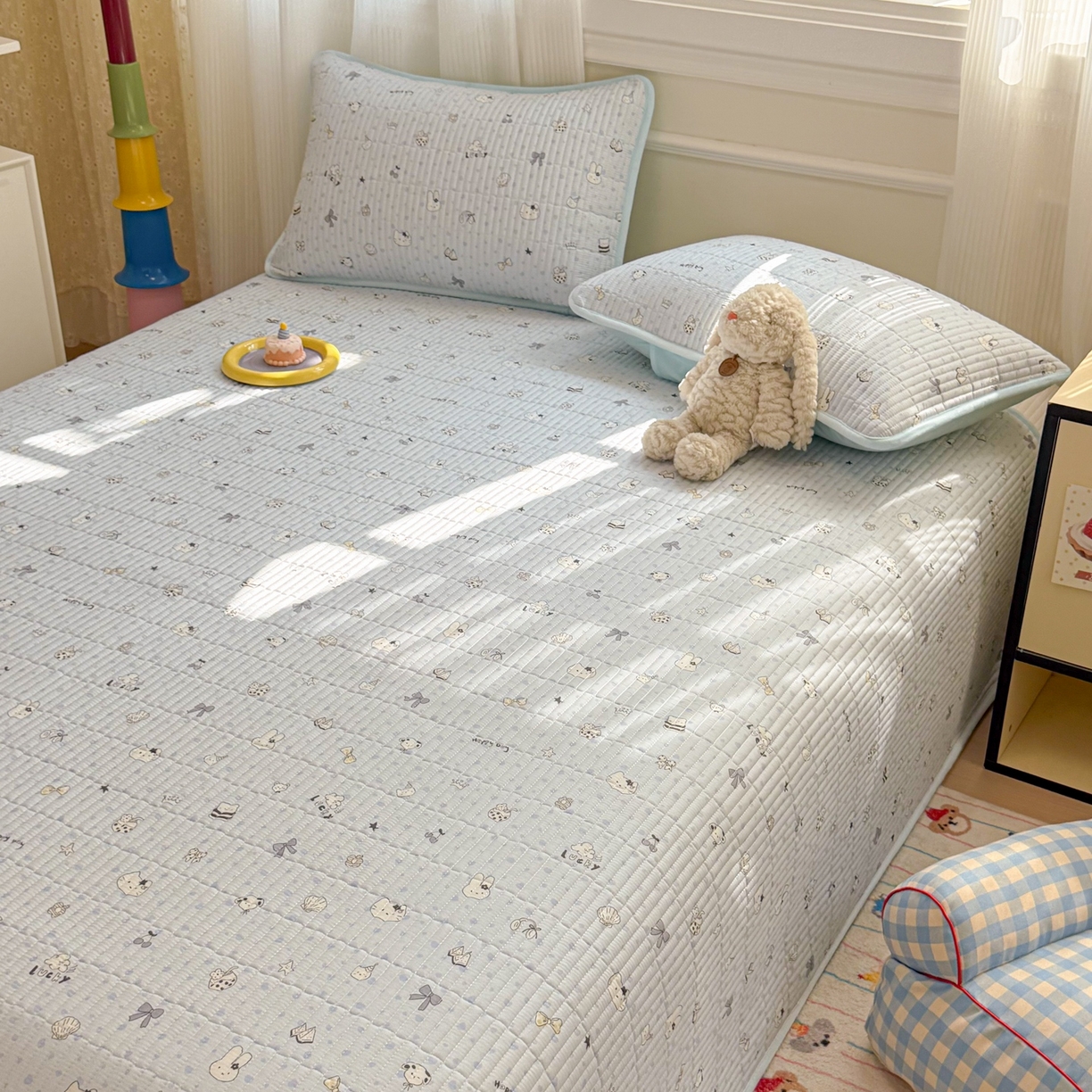 91家纺网 家纺一手货源 找家纺 简宜家居（朝初家纺） 2025新款A面100%全棉B面宝宝绒棉绒包边床盖正反两用 贝壳猫猫