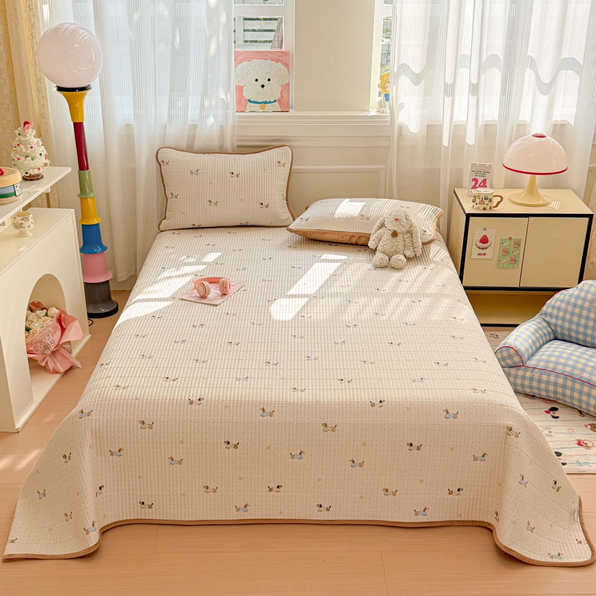 91家纺网 家纺一手货源 找家纺 简宜家居（朝初家纺） 2025新款A面100%全棉B面宝宝绒棉绒包边床盖正反两用 点点腊肠