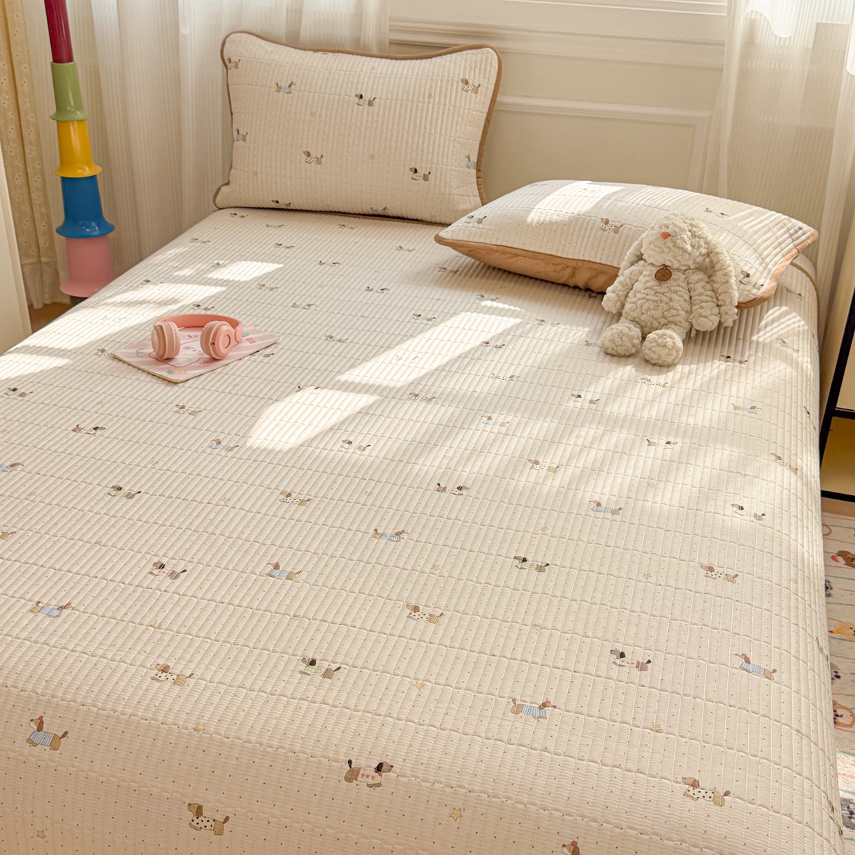 91家纺网 家纺一手货源 找家纺 简宜家居（朝初家纺） 2025新款A面100%全棉B面宝宝绒棉绒包边床盖正反两用 点点腊肠