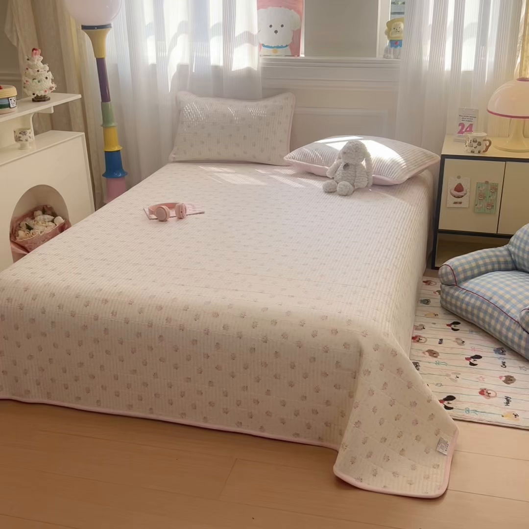 91家纺网 家纺一手货源 找家纺 简宜家居（朝初家纺） 2025新款A面100%全棉B面宝宝绒棉绒包边床盖正反两用 粉蕊花