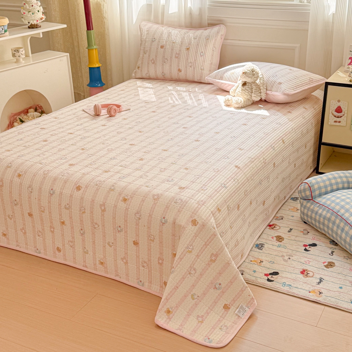 91家纺网 家纺一手货源 找家纺 简宜家居（朝初家纺） 2025新款A面100%全棉B面宝宝绒棉绒包边床盖正反两用 粉条喵团