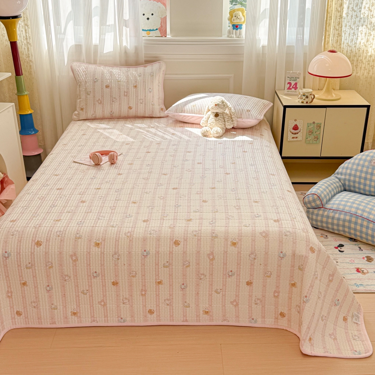 91家纺网 家纺一手货源 找家纺 简宜家居（朝初家纺） 2025新款A面100%全棉B面宝宝绒棉绒包边床盖正反两用 粉条喵团