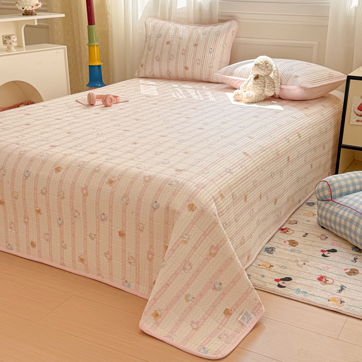 91家纺网 家纺一手货源 找家纺 简宜家居（朝初家纺） 2025新款A面100%全棉B面宝宝绒棉绒包边床盖正反两用 粉条喵团