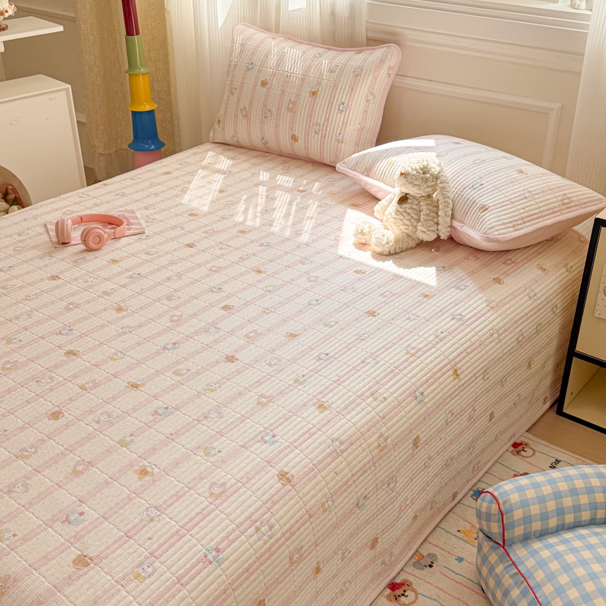 91家纺网 家纺一手货源 找家纺 简宜家居（朝初家纺） 2025新款A面100%全棉B面宝宝绒棉绒包边床盖正反两用 粉条喵团